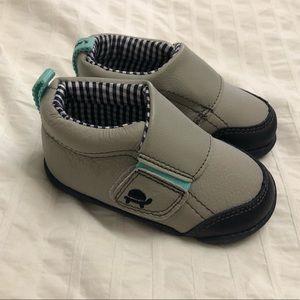 Carter’s shoes, stage 2 (standing), size 4